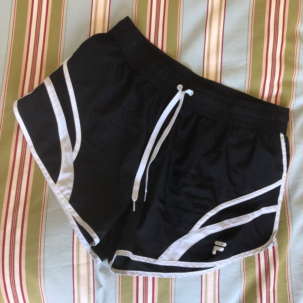 black and white L fila sport athletic shorts